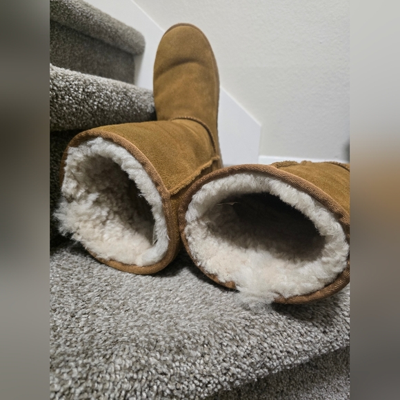 Ugg Koolaburra Tan Victoria Boot - Picture 6 of 8